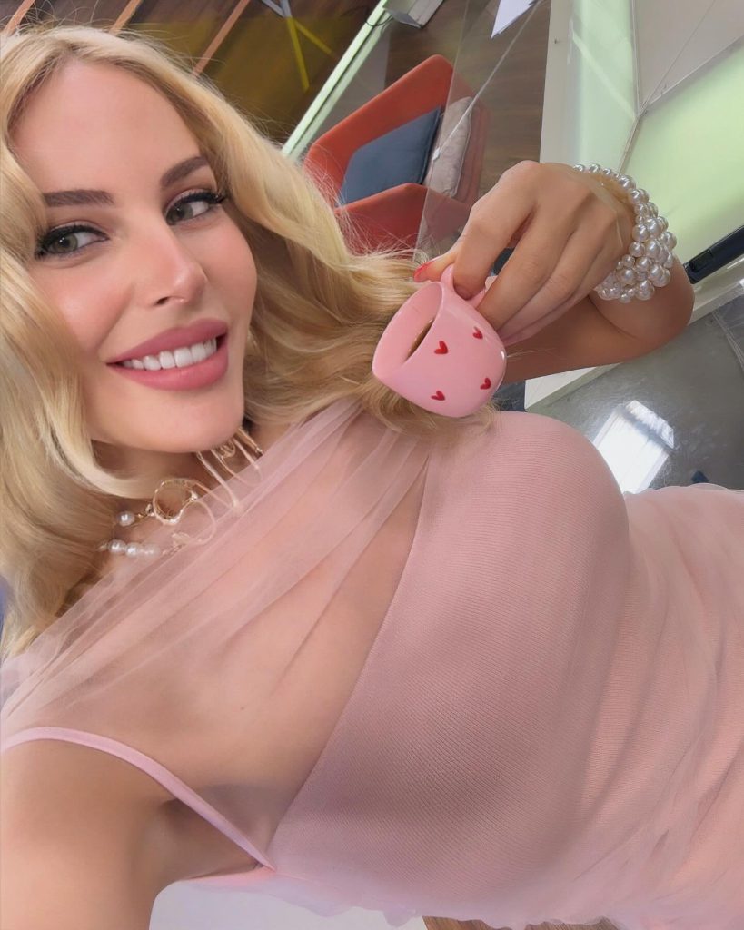 Hande Sarıoğlu depicts fire xxx