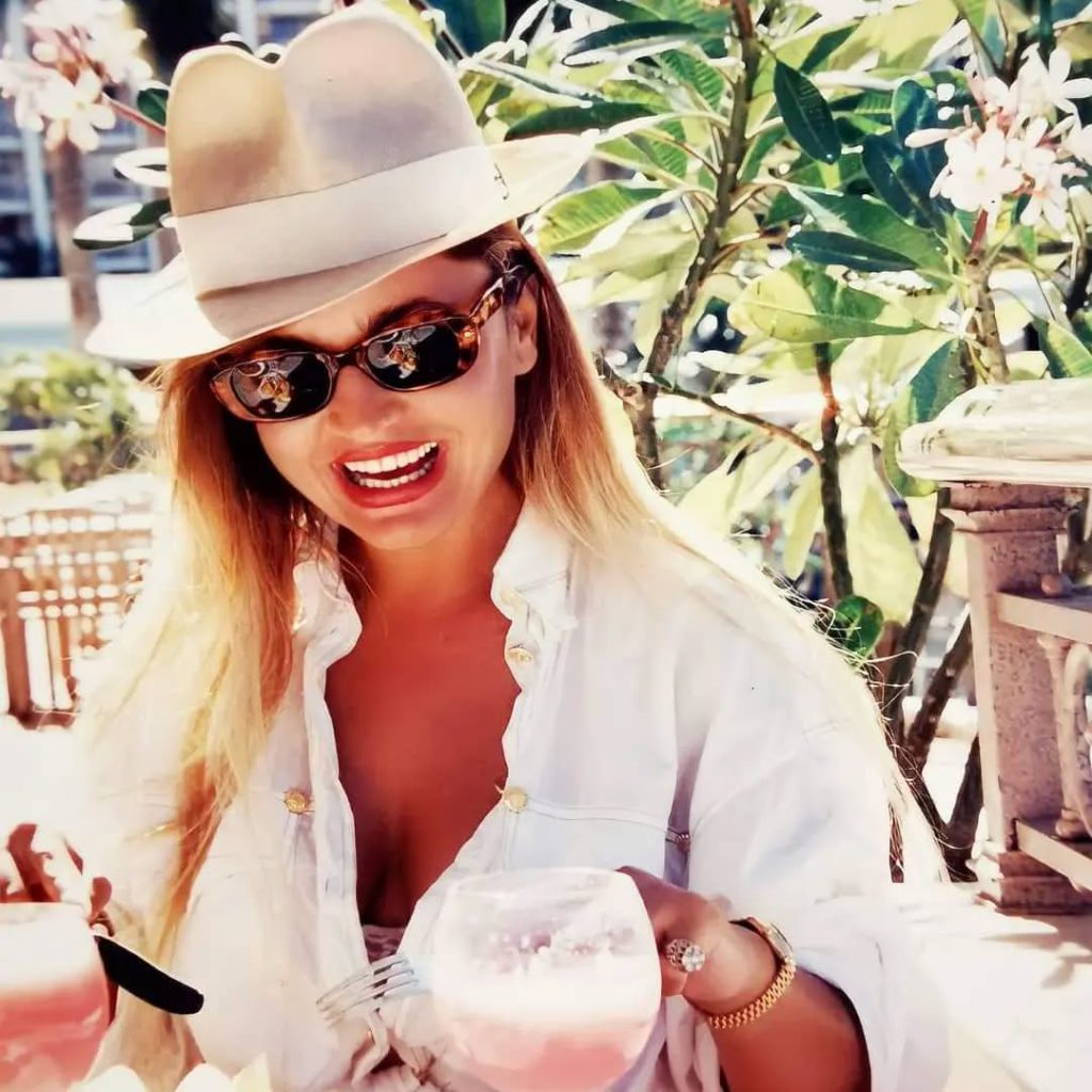 Hande Sarıoğlu hot