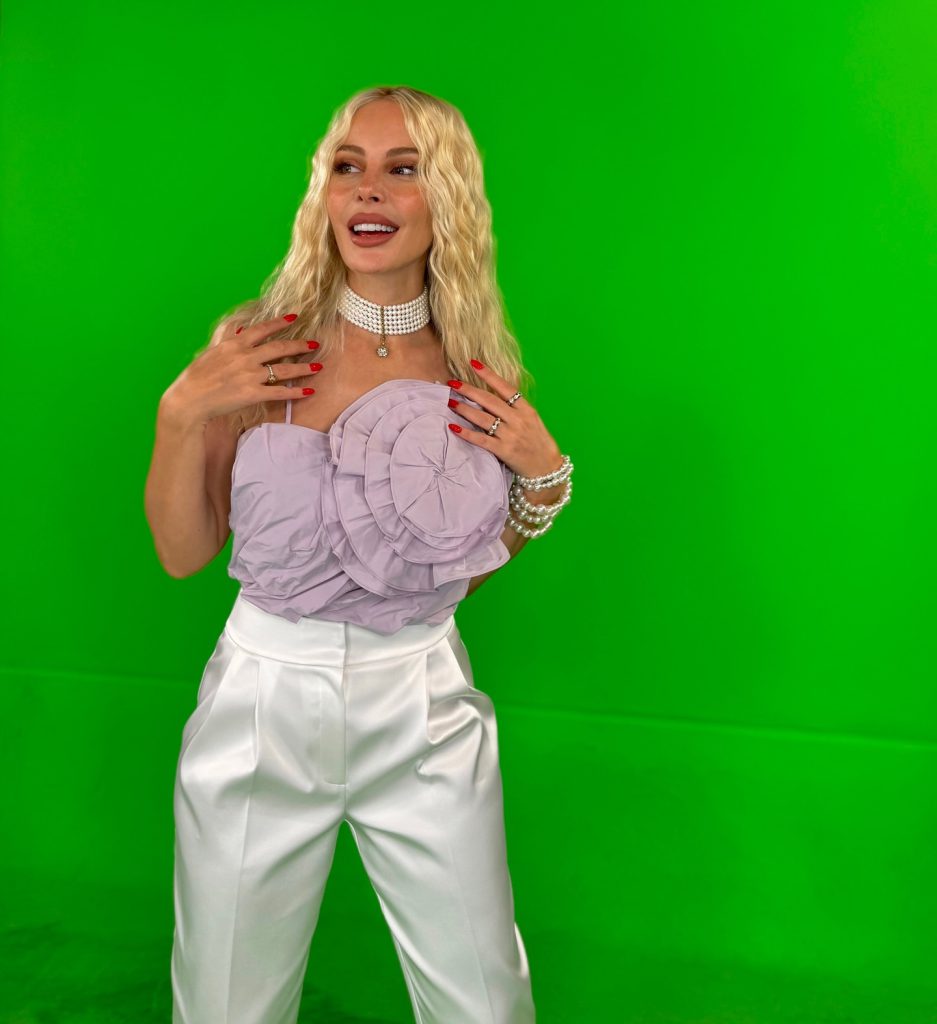 Hande Sarıoğlu hot photos