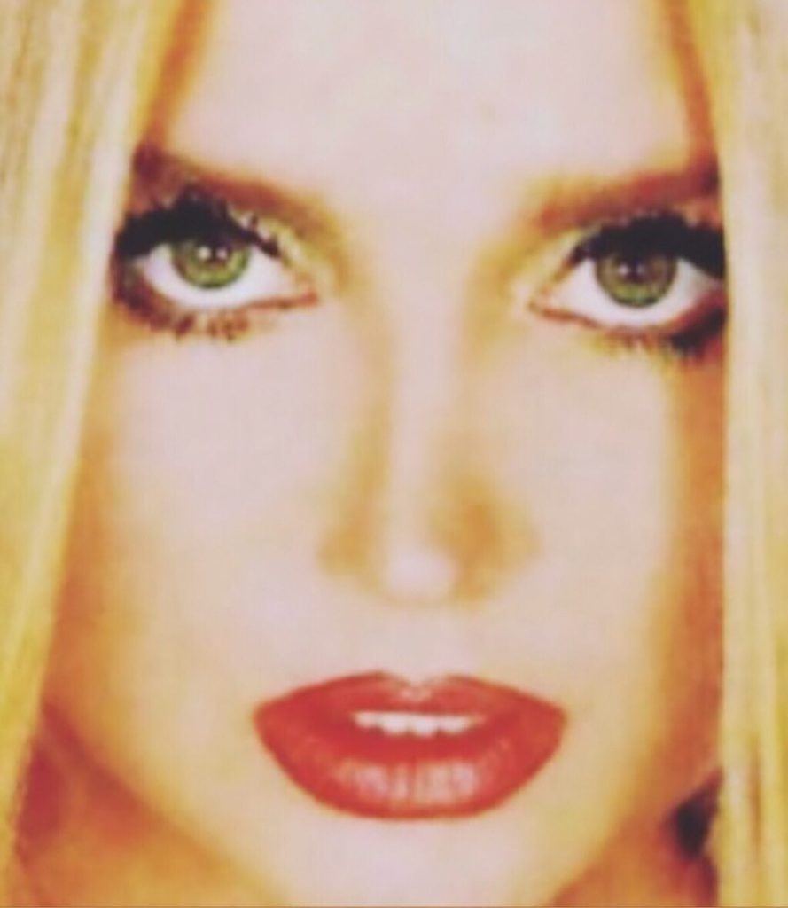 Hande Sarıoğlu hot pics