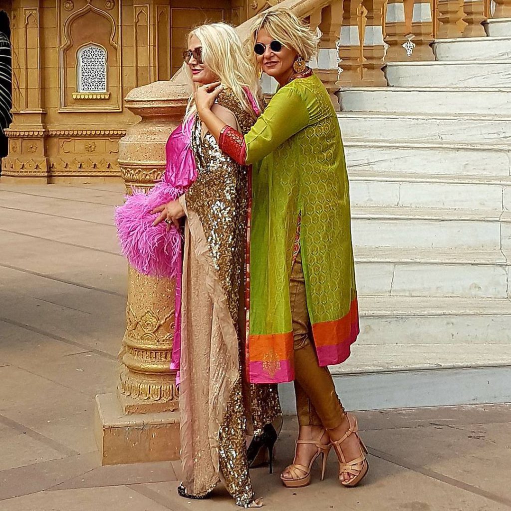 Hande Sarıoğlu looks sexy