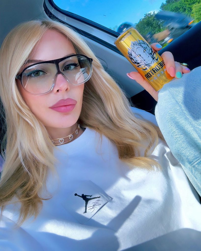 Hande Sarıoğlu modeling hot