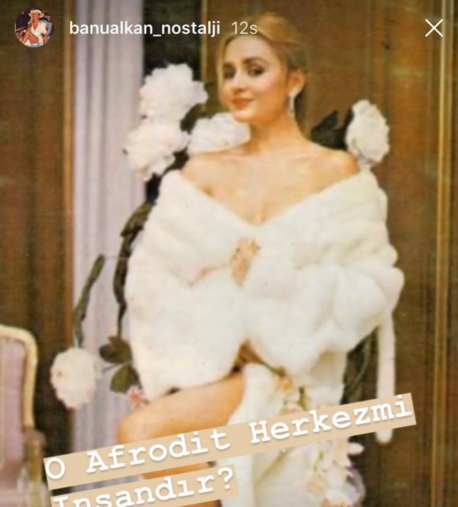 Hande Sarıoğlu modeling nude pics