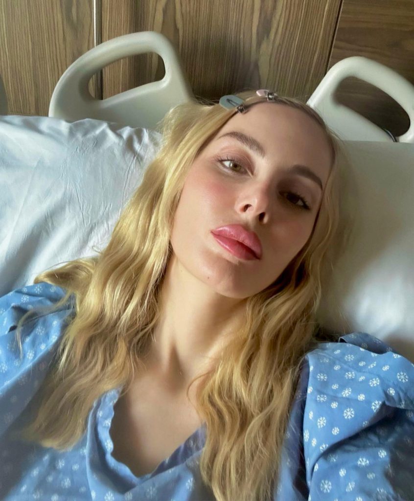 Hande Sarıoğlu modeling sex