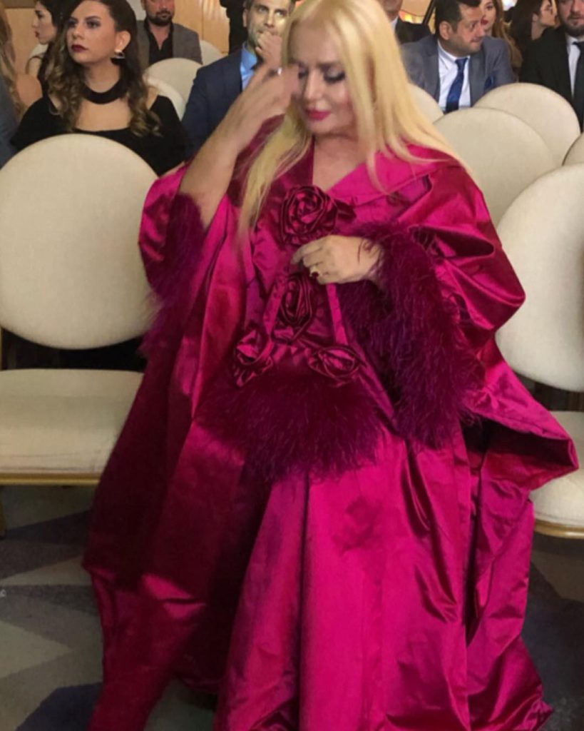 Hande Sarıoğlu modeling sex scenes