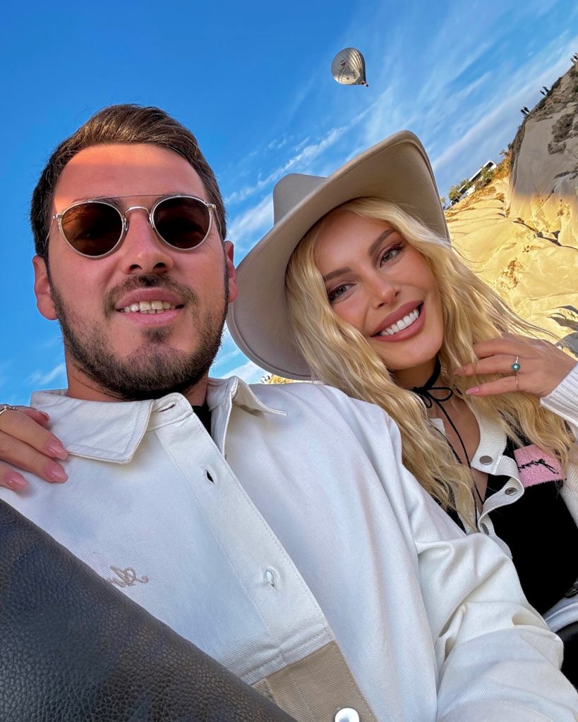 Hande Sarıoğlu modeling sex scenes