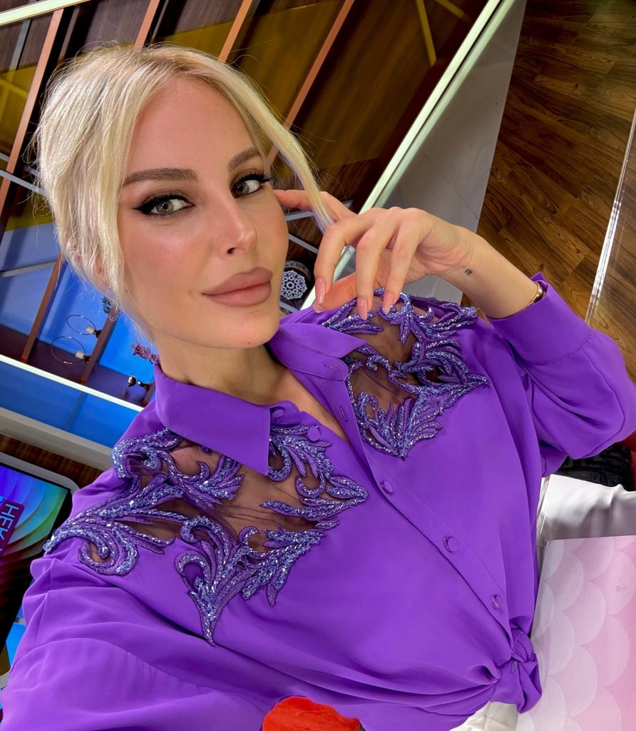 Hande Sarıoğlu modeling sexy