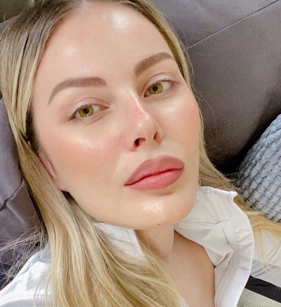 Hande Sarıoğlu nude pics