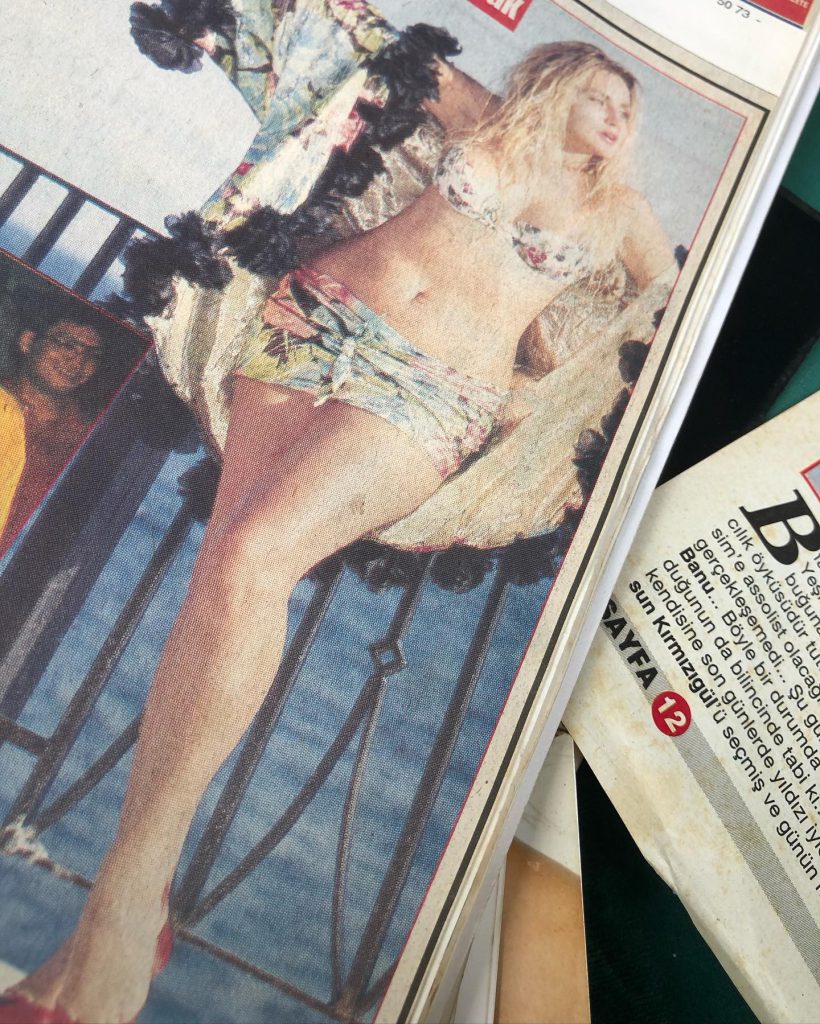 Hande Sarıoğlu poses fuck