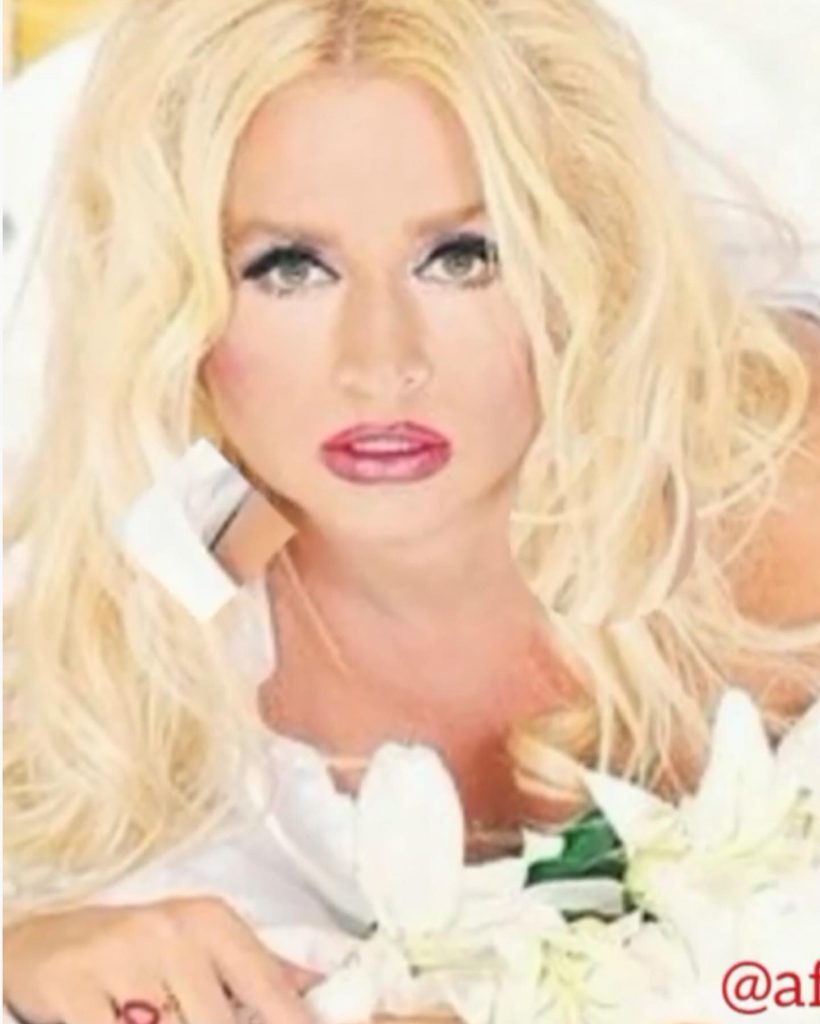 Hande Sarıoğlu poses hot photos