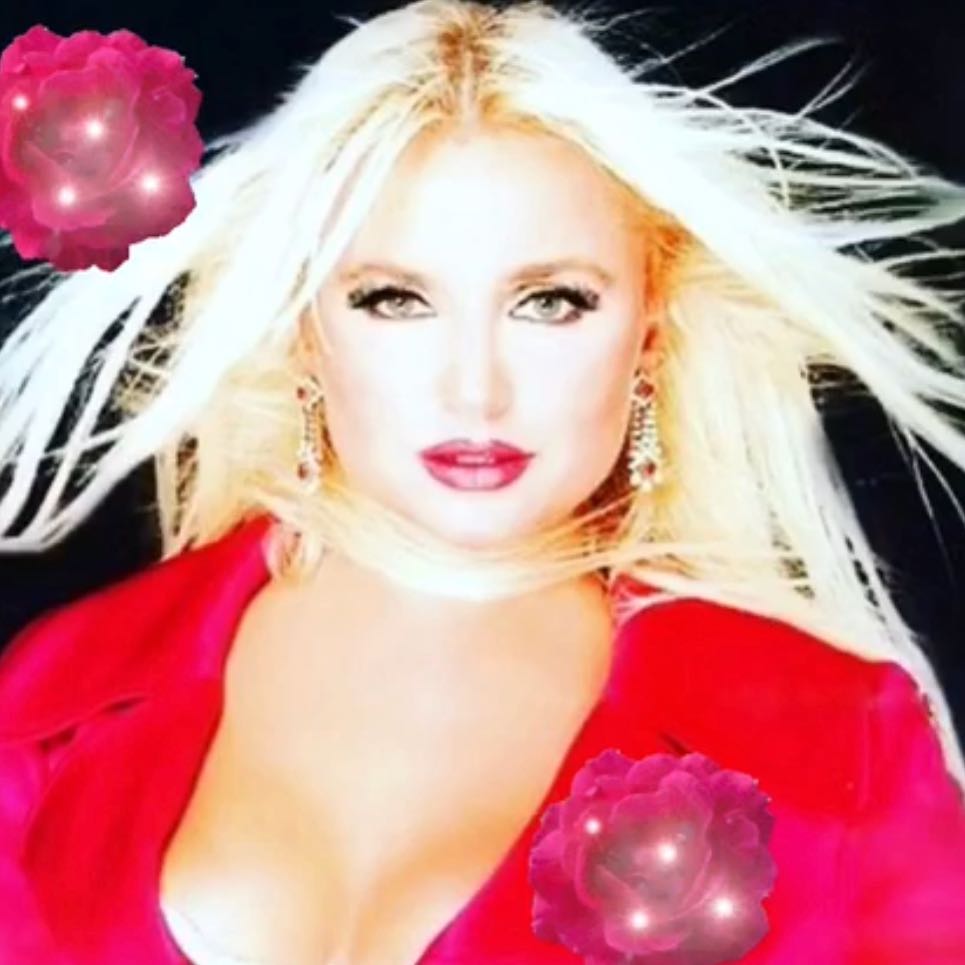 Hande Sarıoğlu pussy