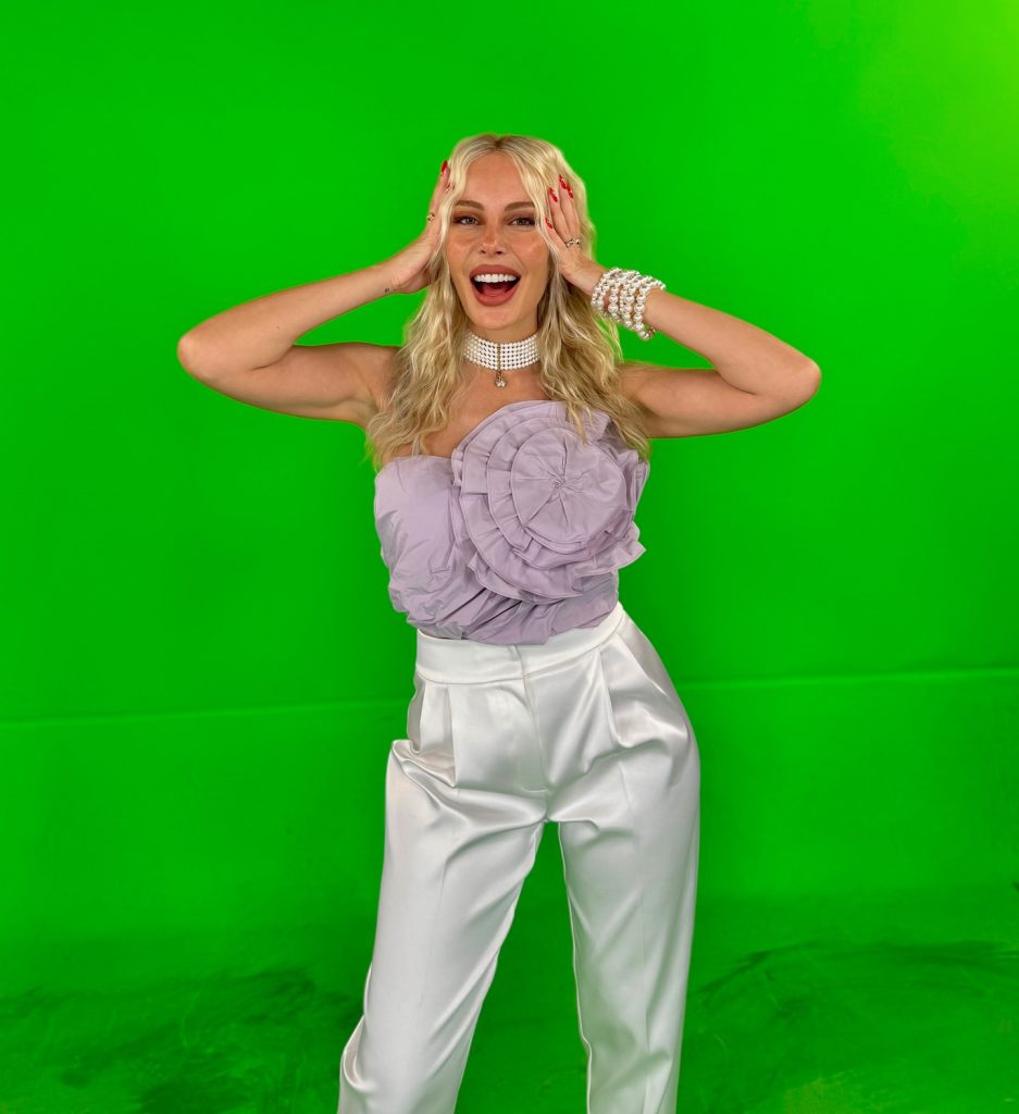 Hande Sarıoğlu pussy