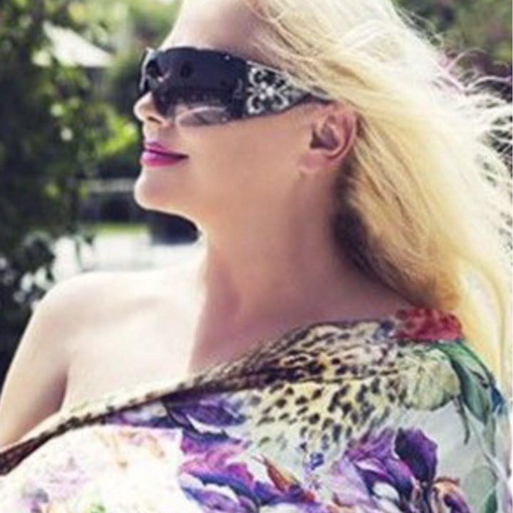 Hande Sarıoğlu smiles sexy