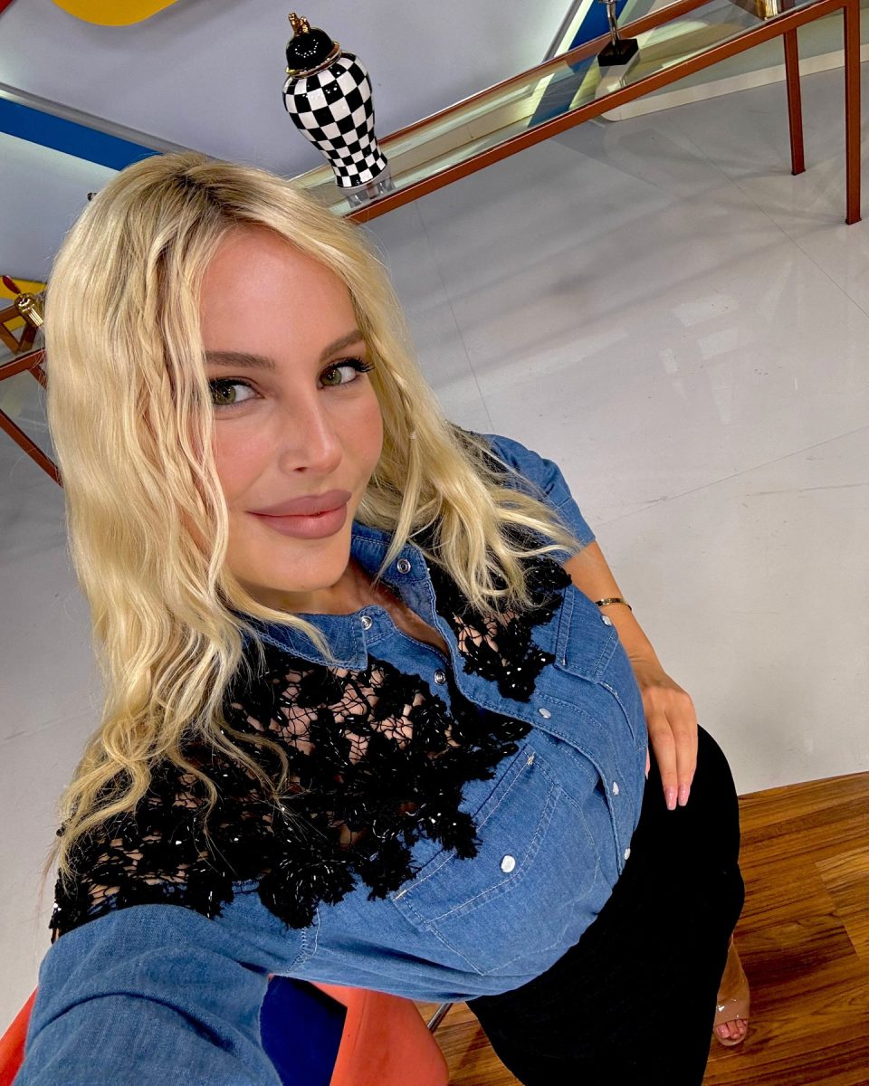 Hande Sarıoğlu Sex Porn Photos of Boobs and Butt