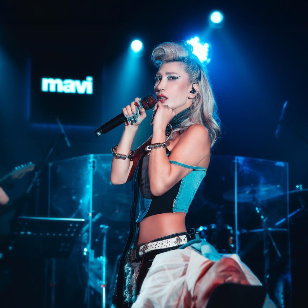 Hande Yener ardent sexy