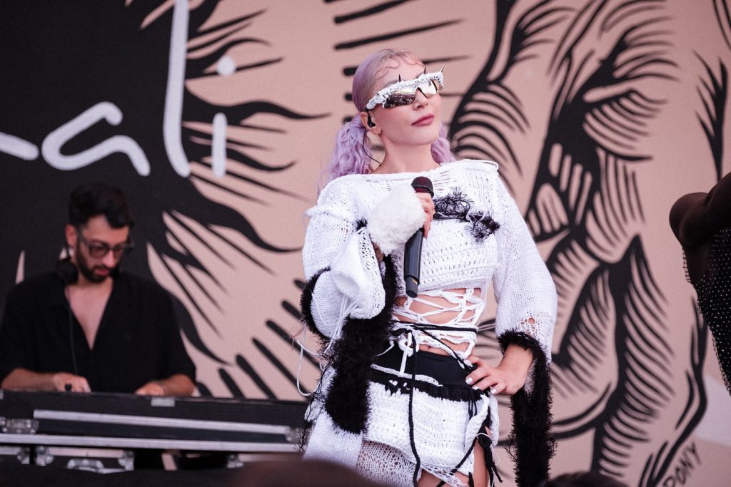 Hande Yener beautiful nude pics