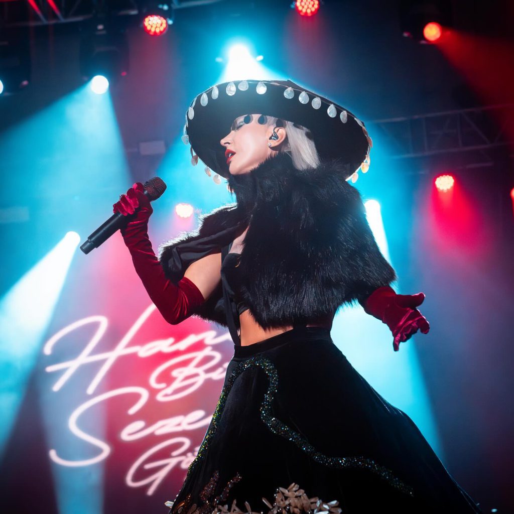 Hande Yener modeling hot bikini