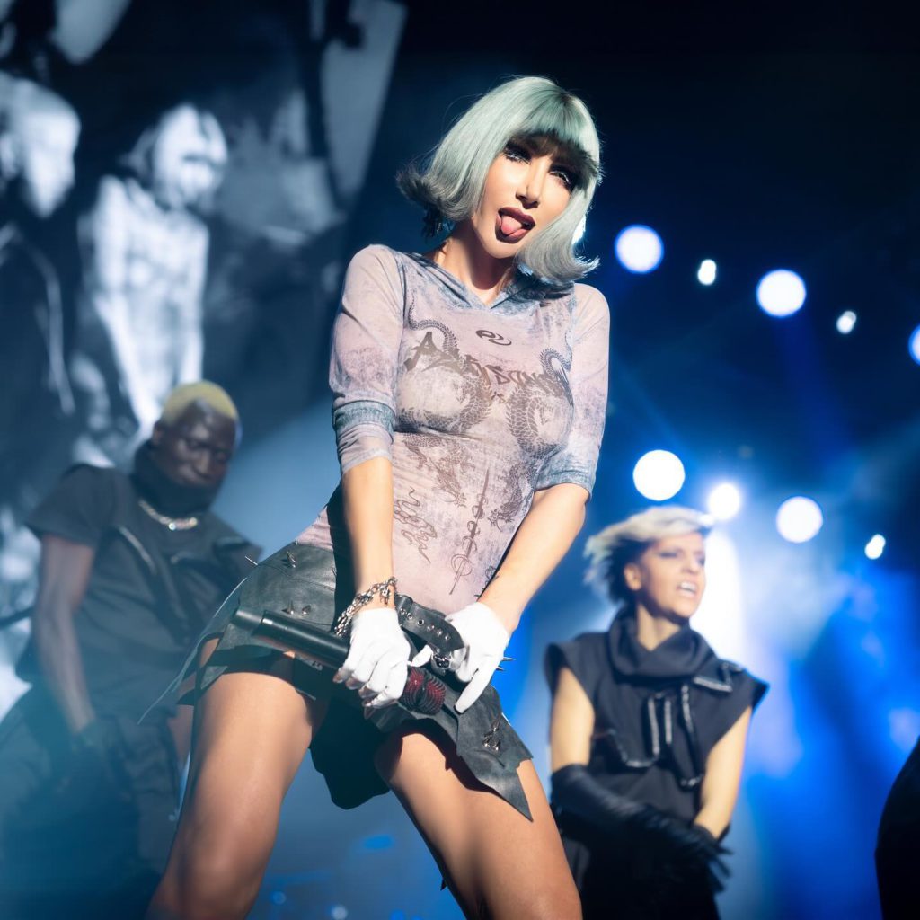 Hande Yener modeling hot photos