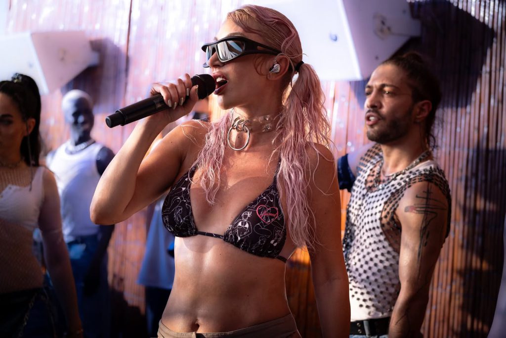 Hande Yener modeling naked