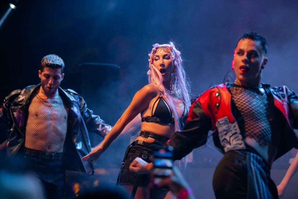 Hande Yener modeling porn