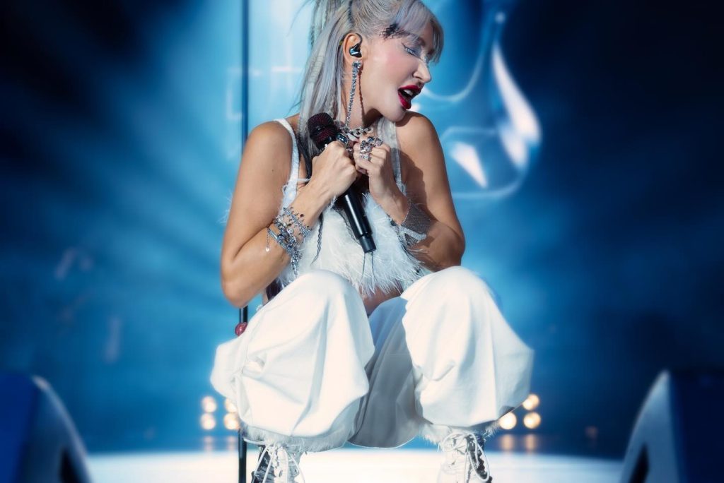 Hande Yener nude pics