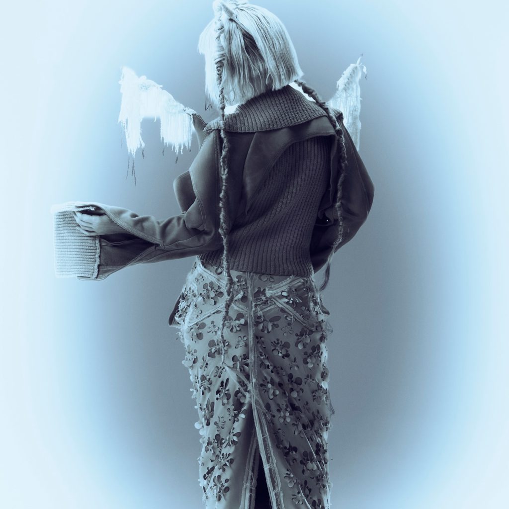 Hande Yener poses xxx sex