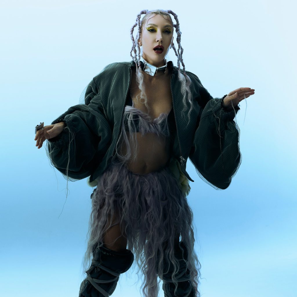 Hande Yener smiles hot xxx