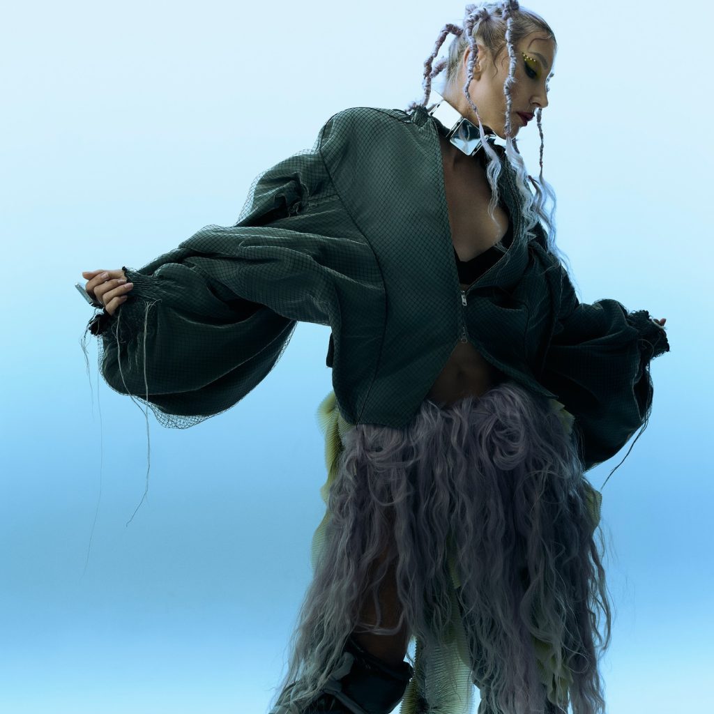 Hande Yener smiles sex scenes