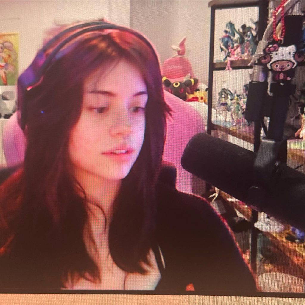 Hannah Owo looks boobs