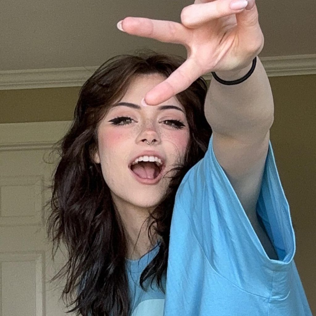 Hannah Owo looks sexy