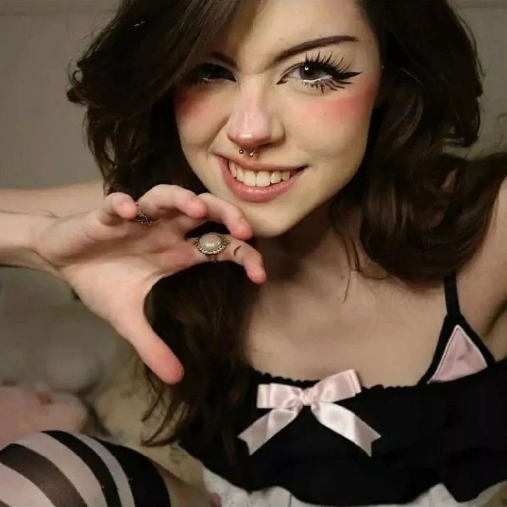 Hannah Owo modeling sex