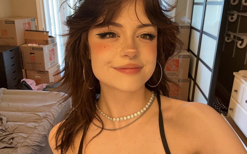 Hannah Owo smiles ass