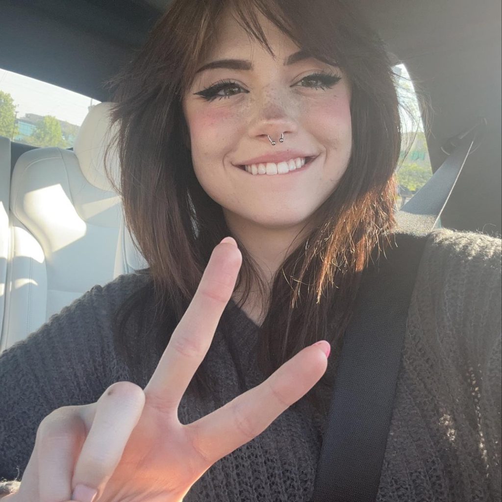 Hannah Owo smiles nude pics