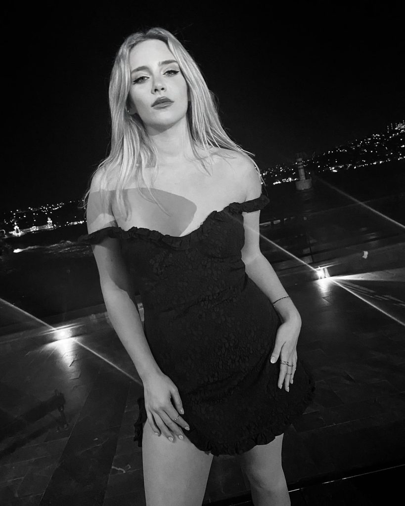 Hayal Köseoğlu ardent nude