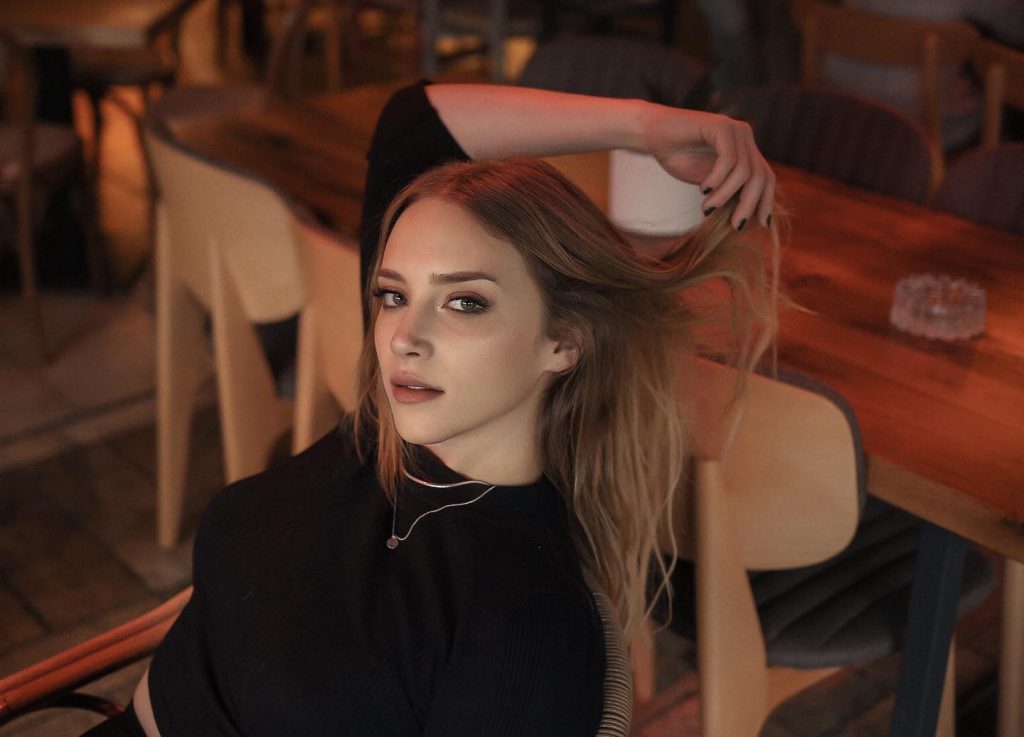 Hayal Köseoğlu depicts fire ass