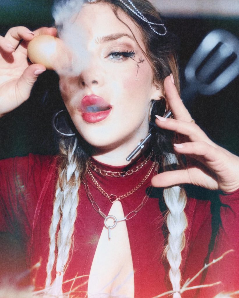 Hayal Köseoğlu depicts fire boobs