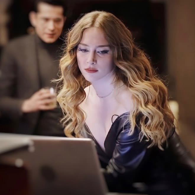 Hayal Köseoğlu depicts fire fuck