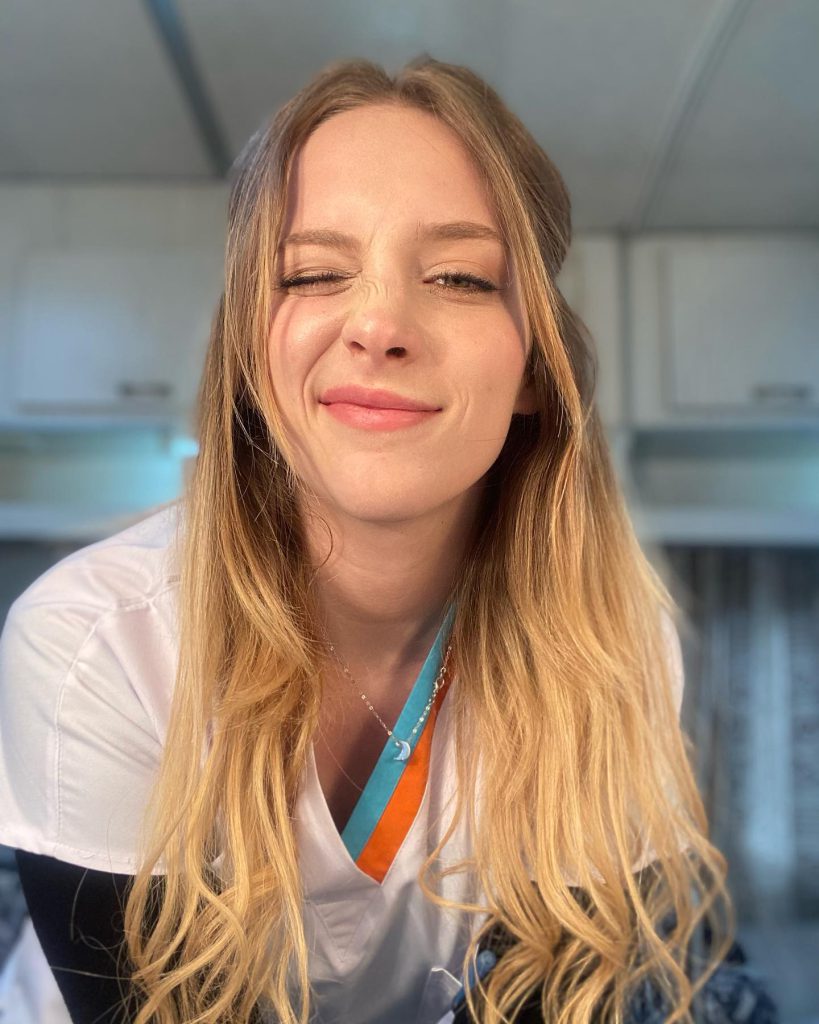 Hayal Köseoğlu depicts fire hot images