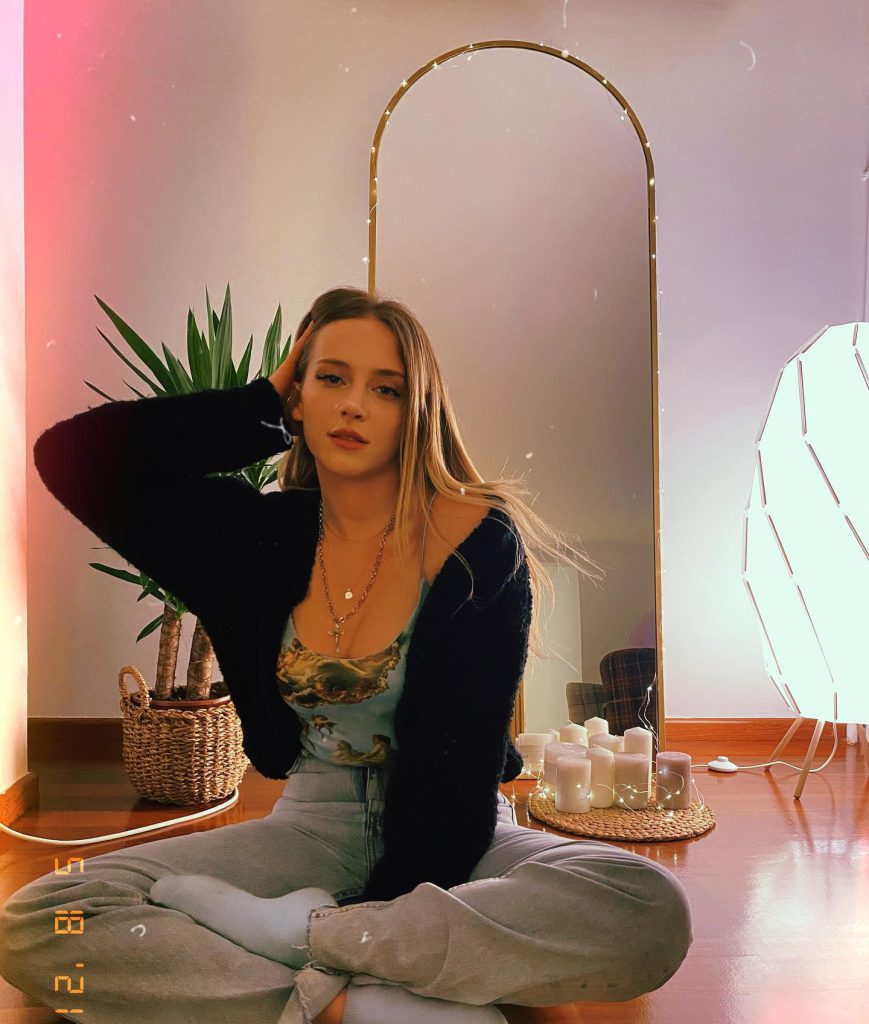 Hayal Köseoğlu depicts fire hot xxx