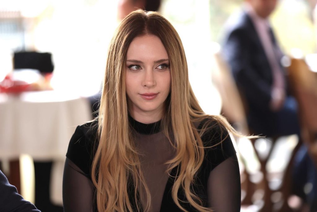 Hayal Köseoğlu looks porn