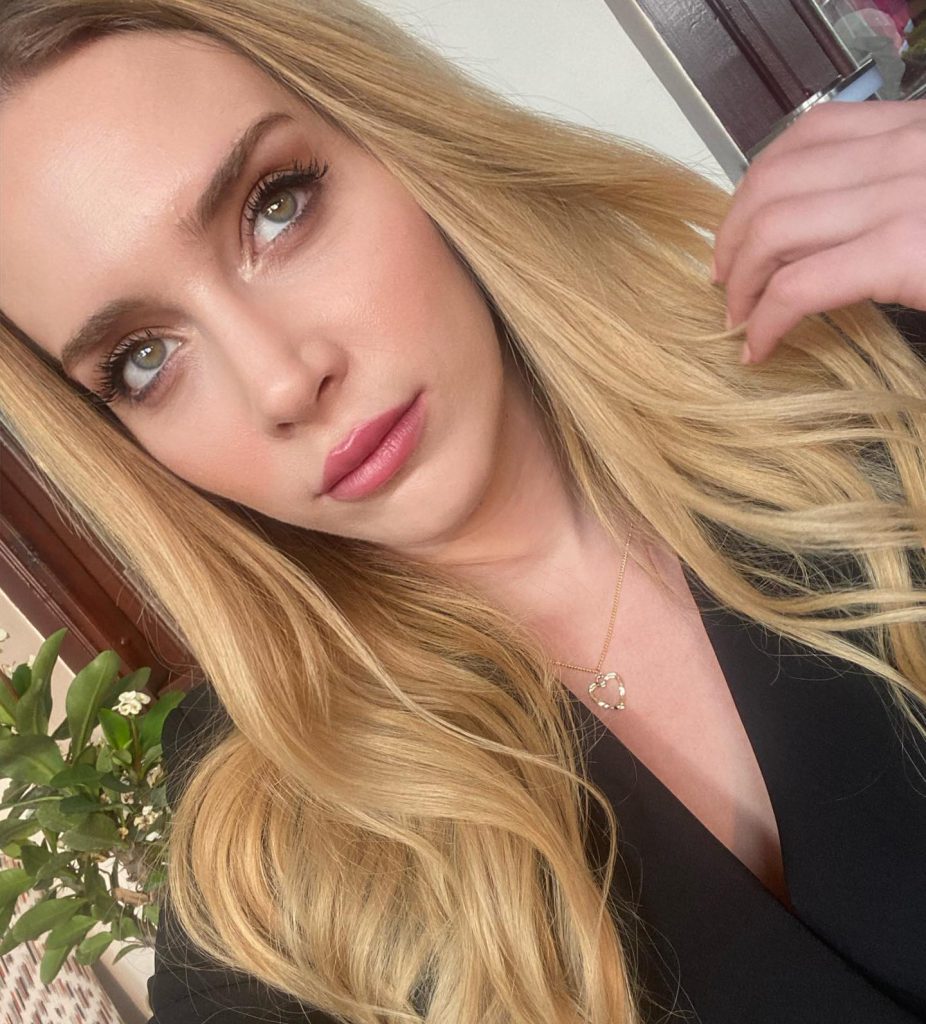 Hayal Köseoğlu modeling hot