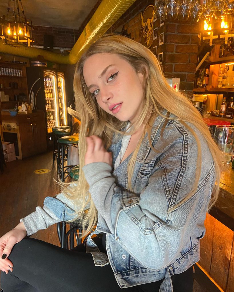 Hayal Köseoğlu modeling hot xxx