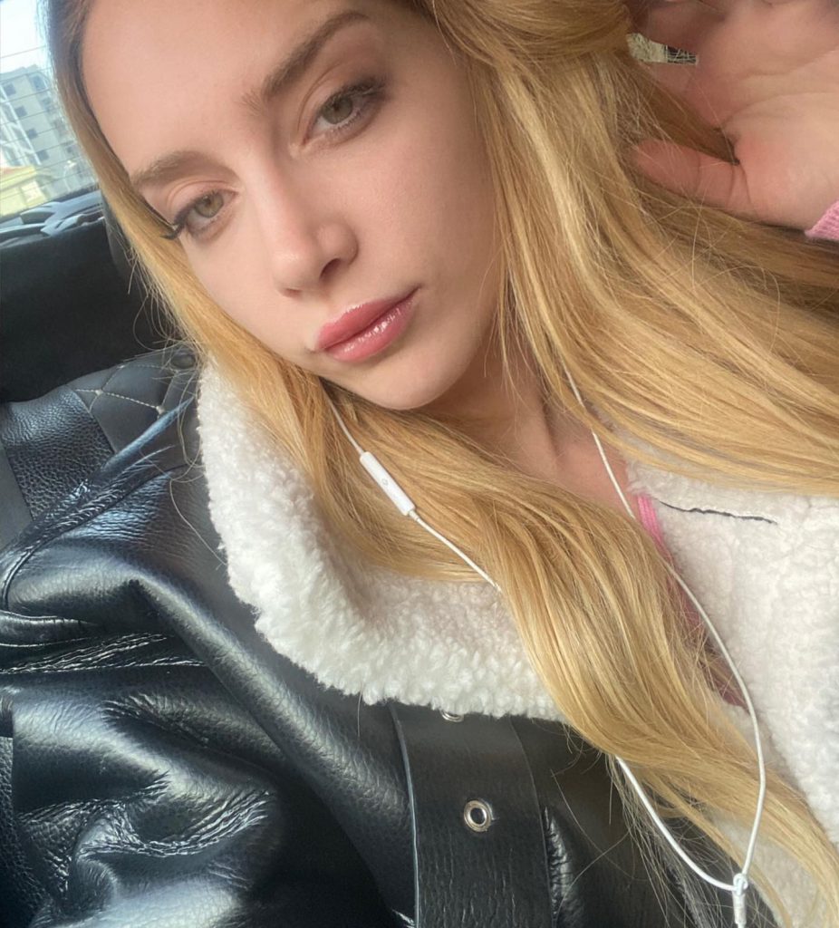 Hayal Köseoğlu modeling nude