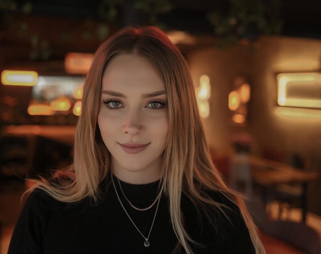 Hayal Köseoğlu modeling sex scenes