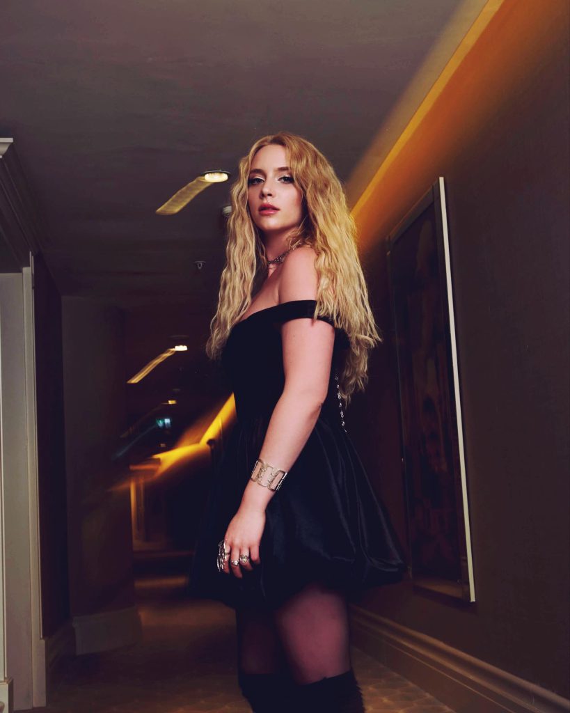 Hayal Köseoğlu poses hot photos