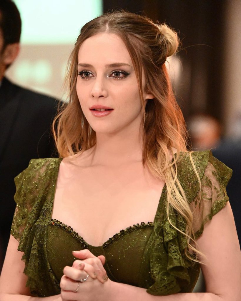 Hayal Köseoğlu poses hot xxx