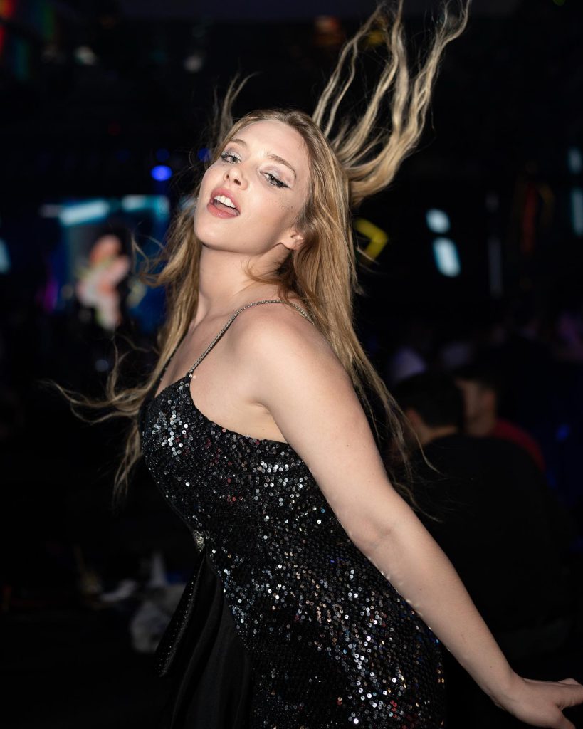 Hayal Köseoğlu poses sexy