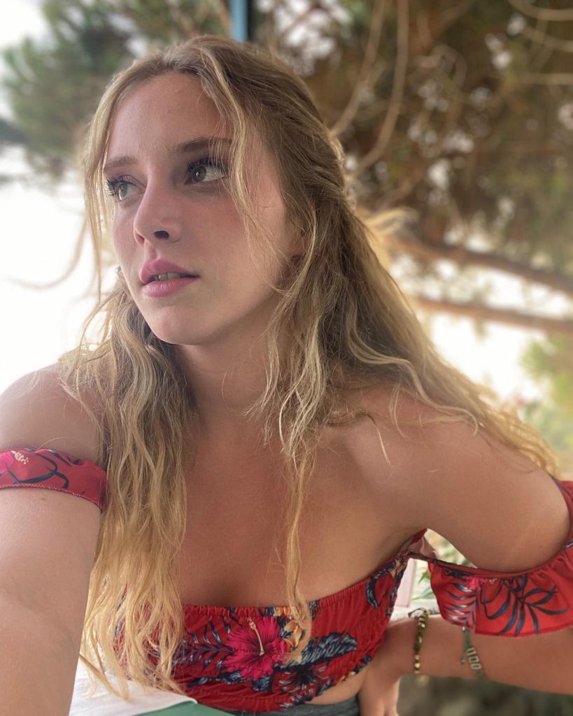 Hayal Köseoğlu smiles xxx porn