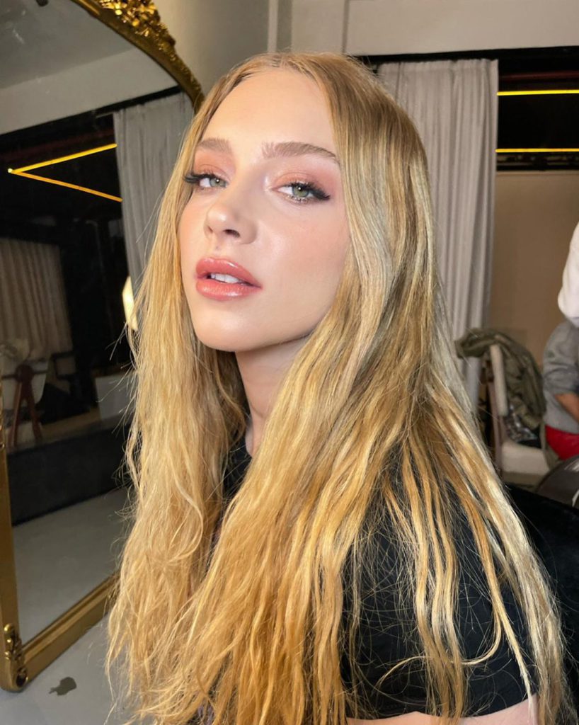 Hayal Köseoğlu smiles xxx sex