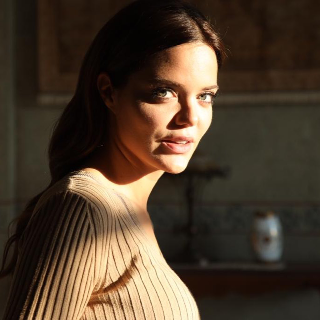 Hilal Altınbilek ardent hot bikini